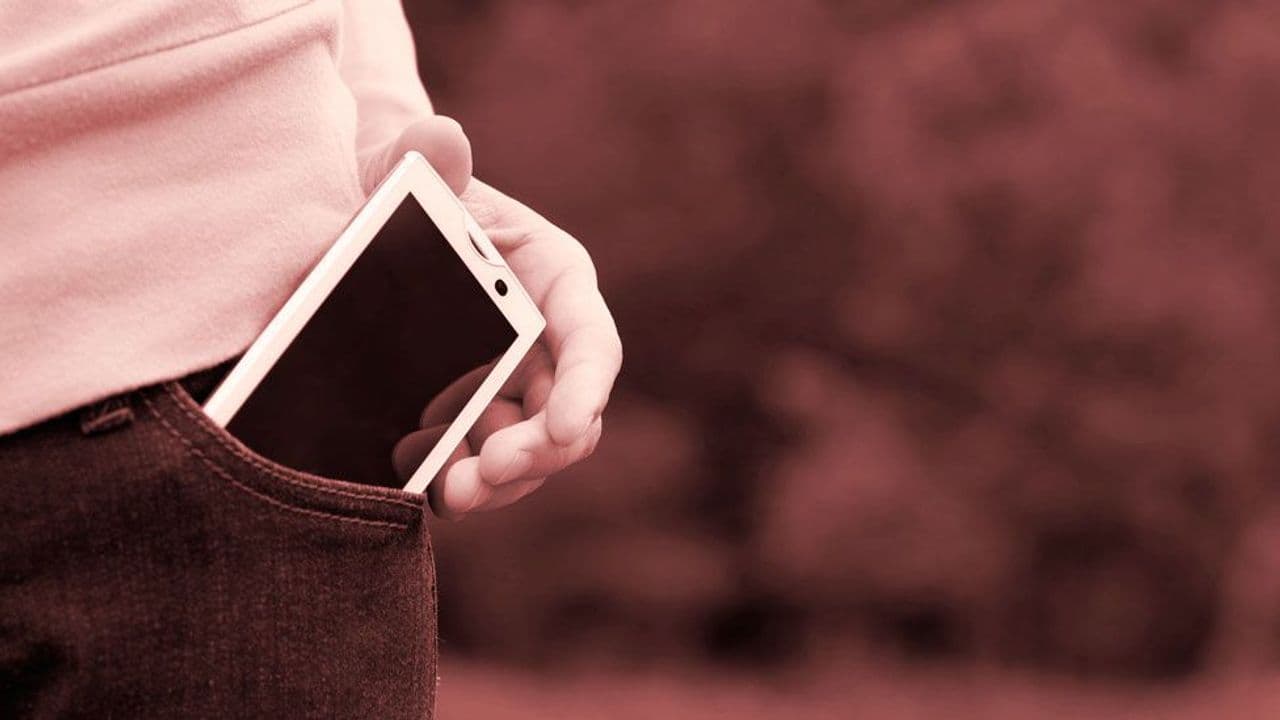 Why You Feel Your Phone Vibrate When It Didn’t