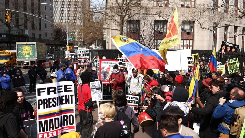 Protests Erupt Outside US Court as Case Against Nicolás Maduro Draws Global Attention